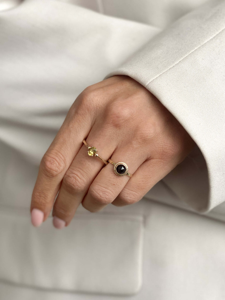 Vintage Garnet Round Rope Ring