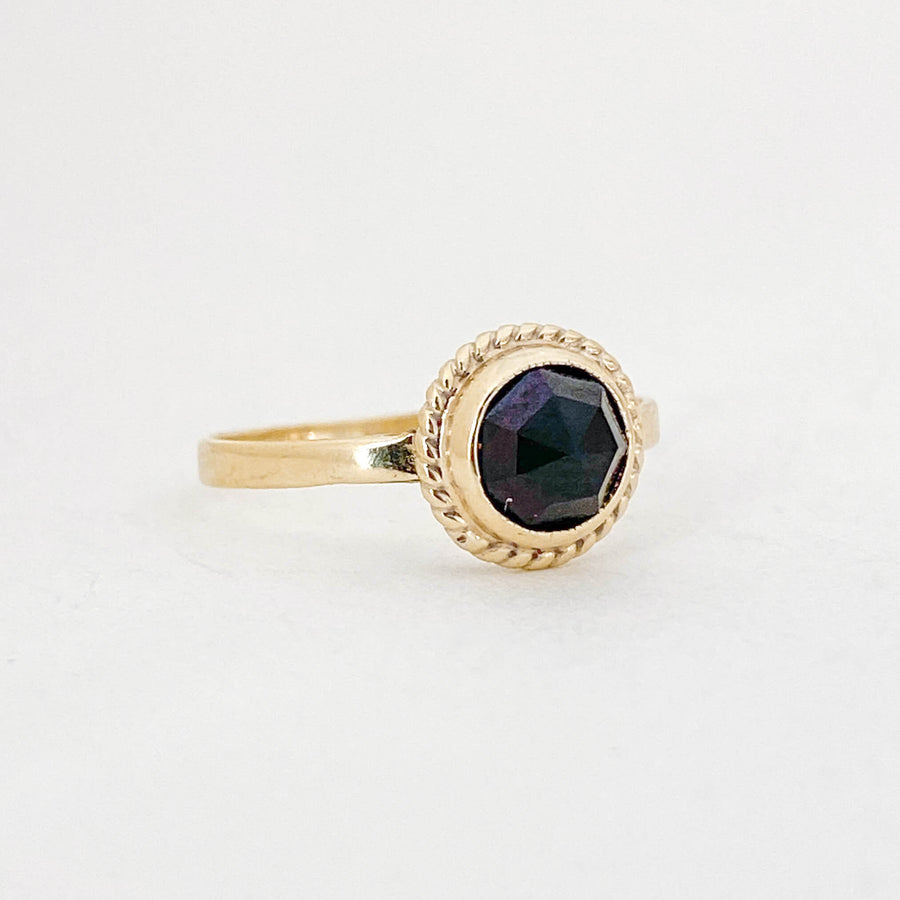 Vintage Garnet Round Rope Ring