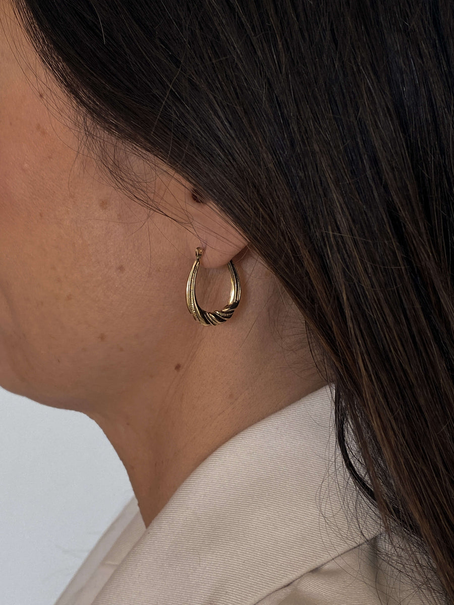 Vintage Hoops Swirl Oval