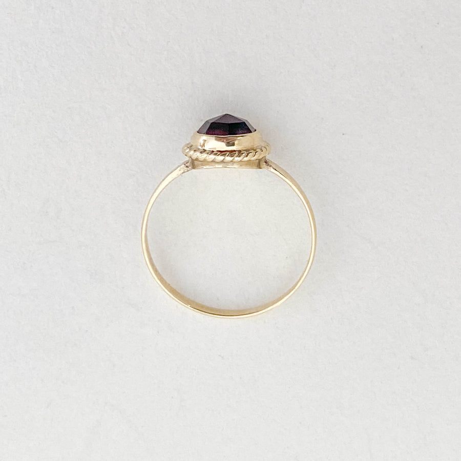 Vintage Garnet Round Rope Ring